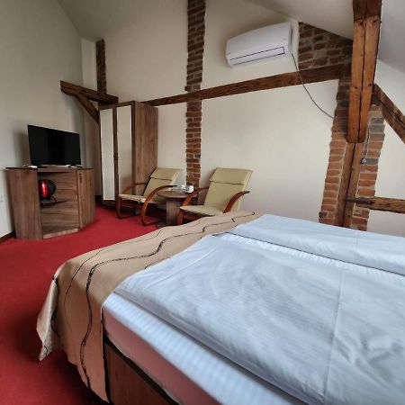 Antique Aparthotel อัลบายูเลีย ภายนอก รูปภาพ