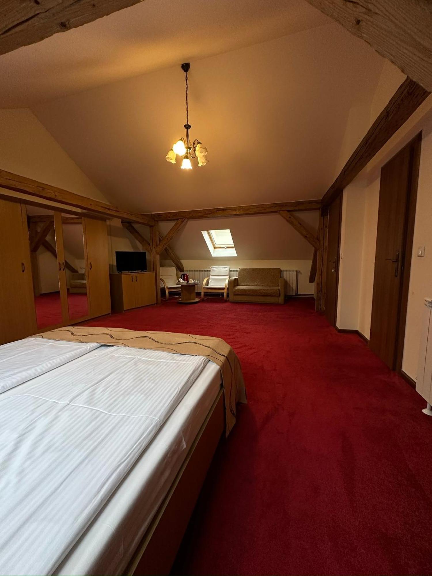 Antique Aparthotel อัลบายูเลีย ภายนอก รูปภาพ